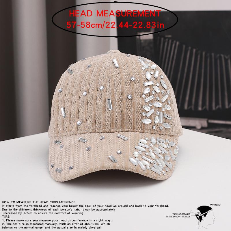 Versatile Ladies' Duckbill Hat: Elegant Golden Velvet Baseball Cap with Rhinestones for Autumn and Winter – Stay Warm and Stylish Outdoors.