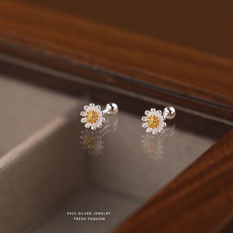 

French Style S925 Silver Daisy Flower Stud Earrings Female Fresh Sweet Student Simple and Small Earrings Raise Ear Rings Little Daisy Flower Stud Earrings-S925 Silver