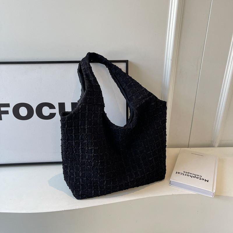 

2024 Корейский Стиль Девичье Сердце Плиссированная Пузырчатая Одноплечевая Сумка-Тоут Уличная Мода Большая Сумка для Покупок чёрный