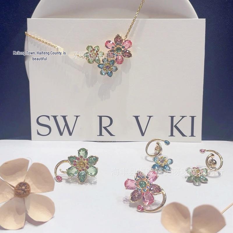 Shi Family Ldyllia Flower Pendant Necklace, Open Ring, and Elegant Colored Earring Set