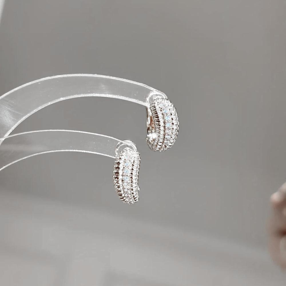

Elegant Vintage Gold Plated Beaded Edge Diamond Earrings Minimalist Studs For Daily Wear