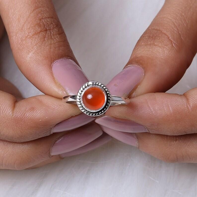 Inel din piatră prețioasă rotundă de cornalian natural, inel de declarație, inel de designer, bijuterii lucrate manual, inel de stivuire, cadou pentru ea, inel de argint 925