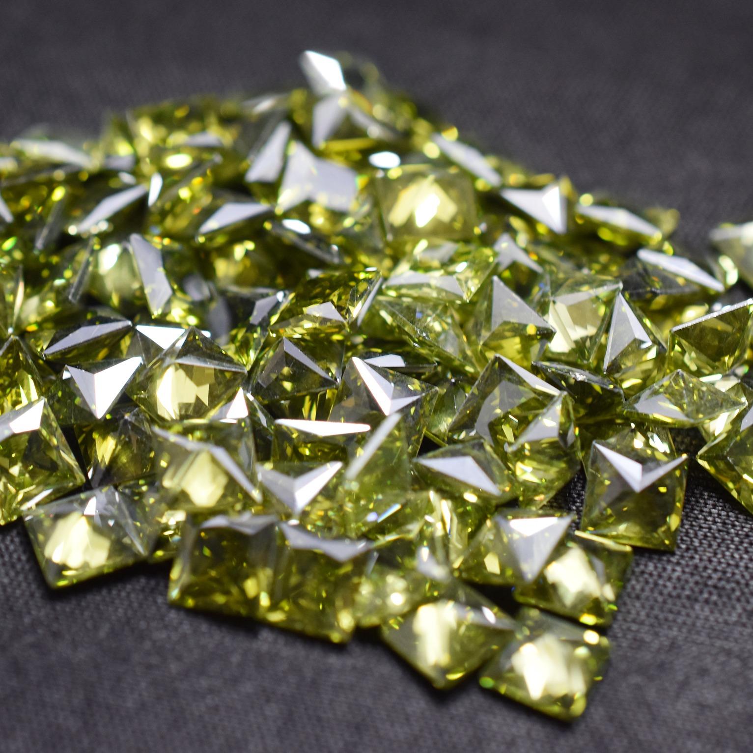 

51 Pcs Lot Natural Green Sapphire Square Cut 5x5mm Certified Loose Gemstones 5 mm зелений