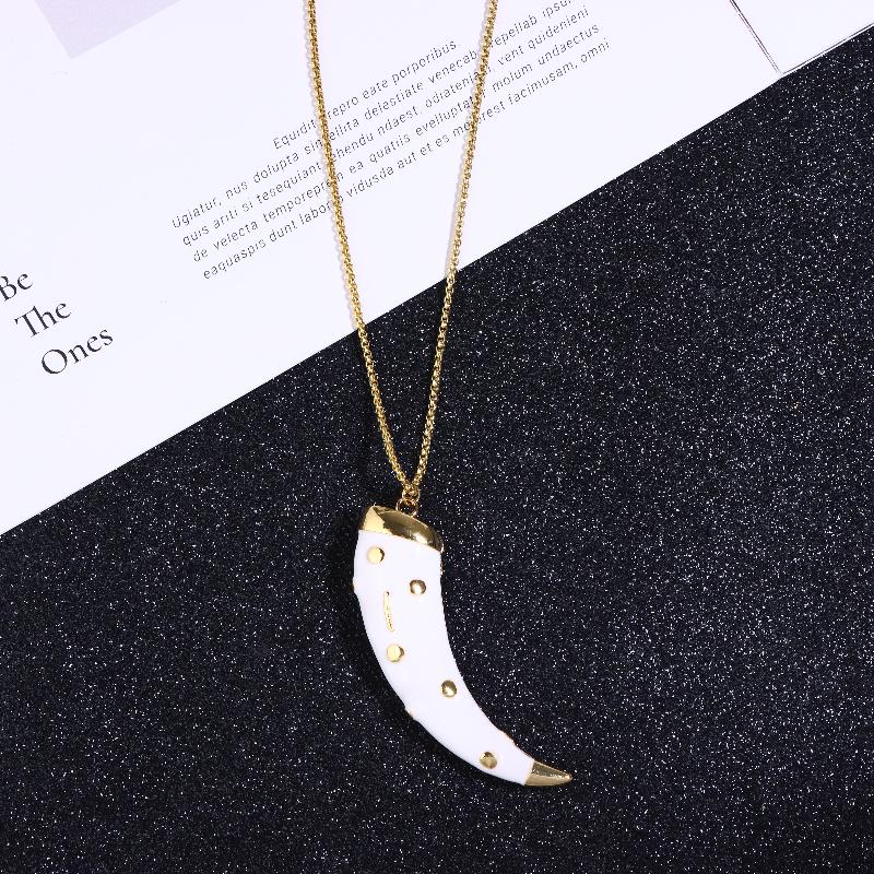 Персонализированные эмалированные подвески-рожки на шею для женщин, роскошный дизайн, длинные ожерелья, винтажные массивные украшения, подарок белый