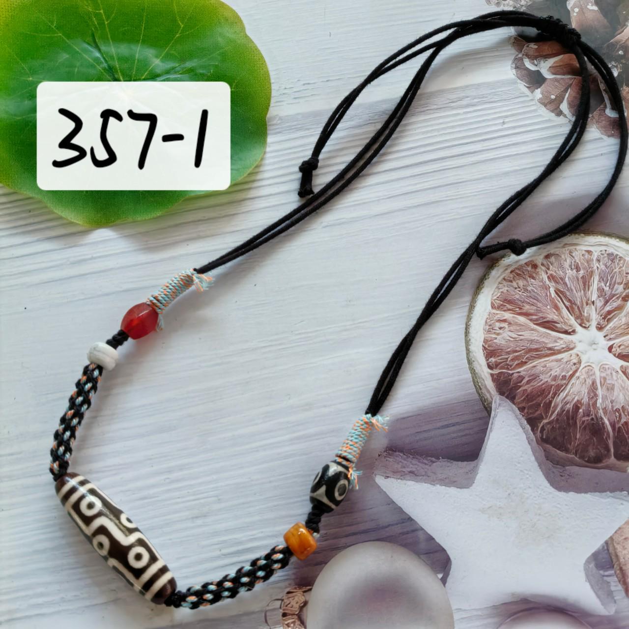 

Hand-woven Black Retro Distressed Agate Clavicle Chain with Core-Spun Cotton Rope 357-2
