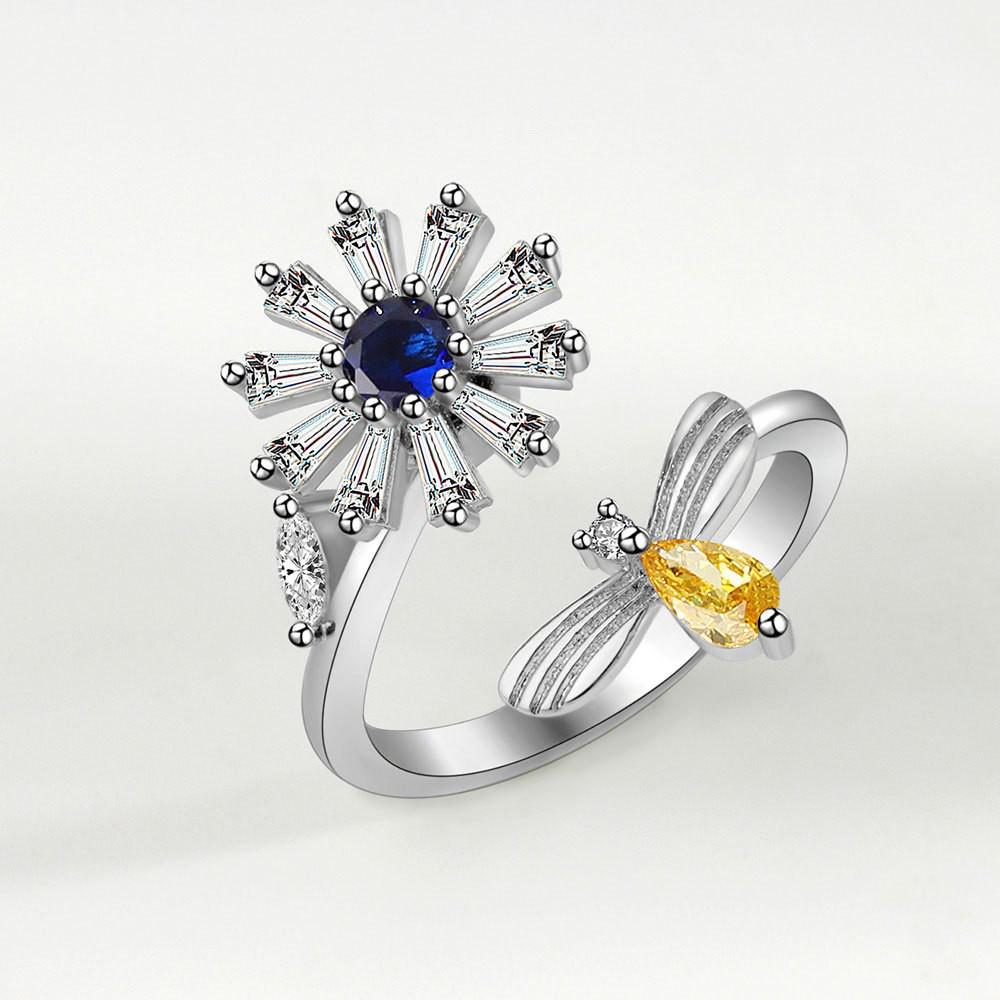 Women's Niche Rotatable Ring: Fashionable, Trendy, and Luxurious