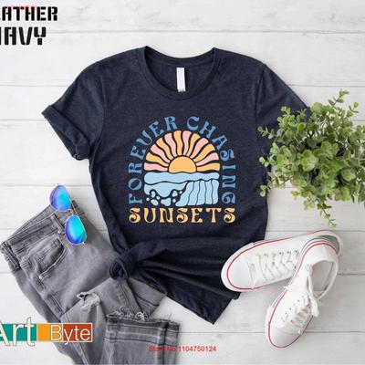 Forever Chasing Sunsets T-Shirt Boho Sommer Strandclub Vibes Tropischer Urlaub s vintage gewaschen Mode Leicht Streetwear