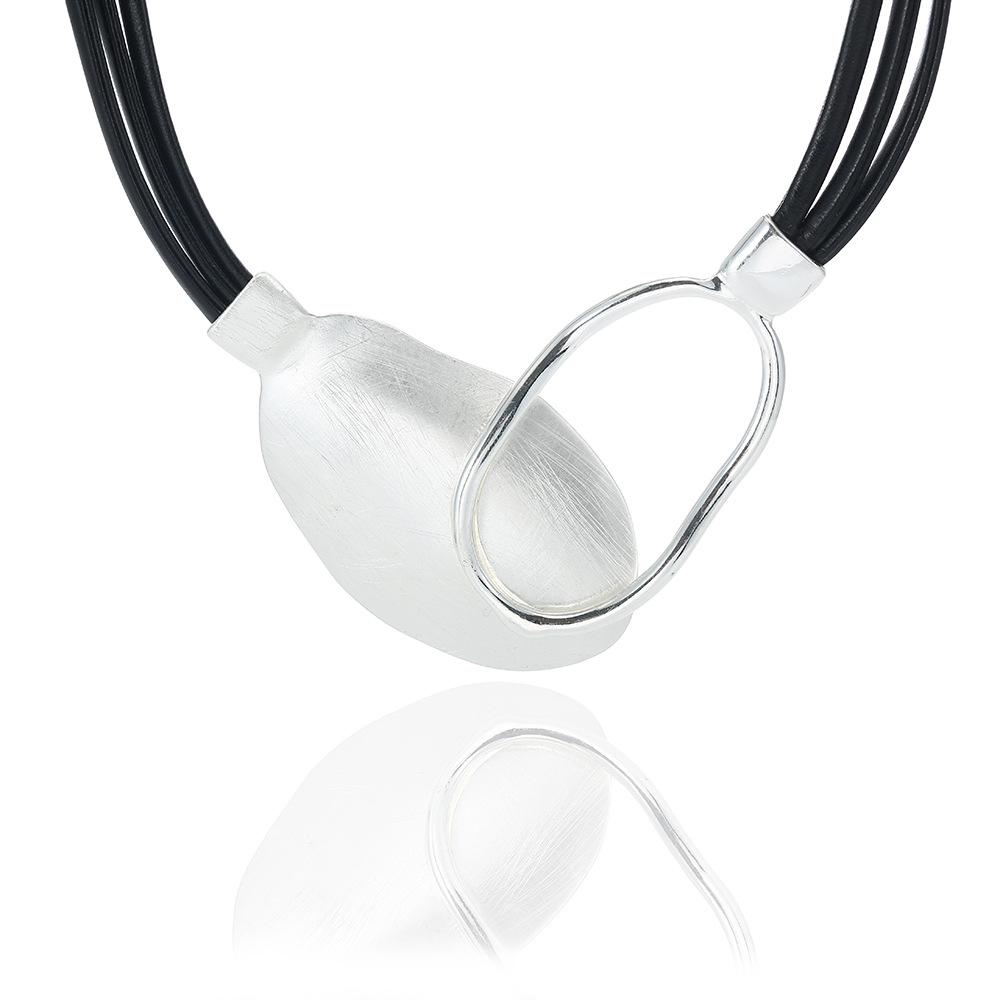 New European and American high-end women's metal jewelry retro simple collarbone chain