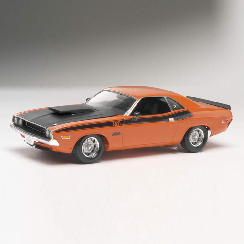 American Level 70 Dodge Challenger 2N1 02596 Plastmodell 1/24
