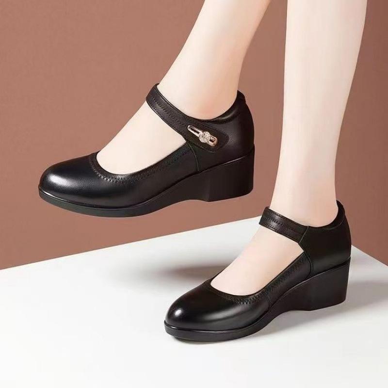 Soft leather cheongsam model catwalk shoes women's middle-aged and elderly non-slip mother shoes round head white wedge heel soft sole single shoes