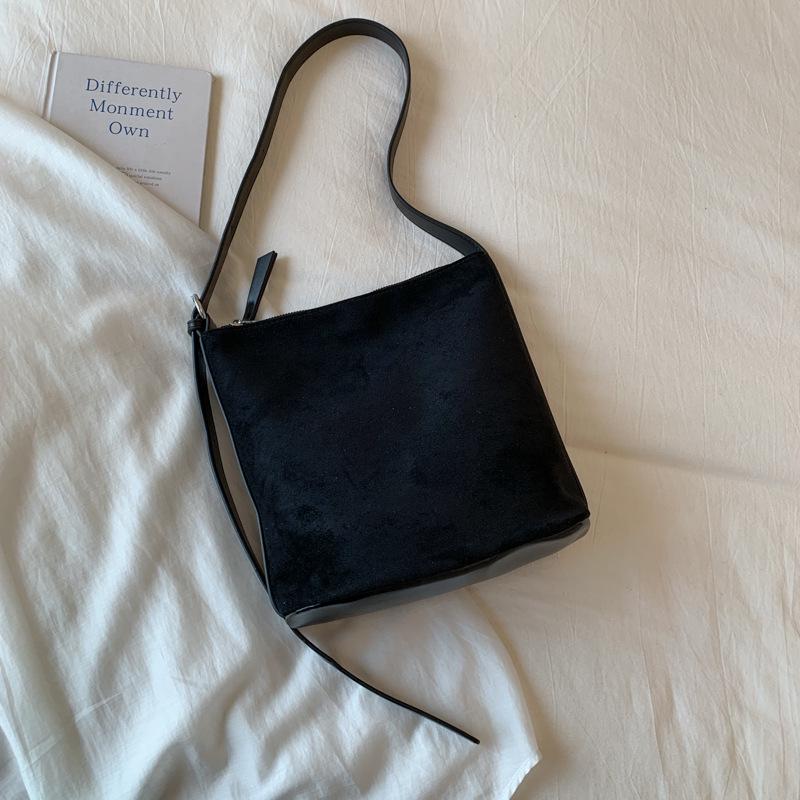 

Осень 2025 Ретро Замшевая Сумка на Плечо и Кроссбоди - Универсальная, Повседневная для Поездок, Большая Вместимость, Тоут и Ручная Bag