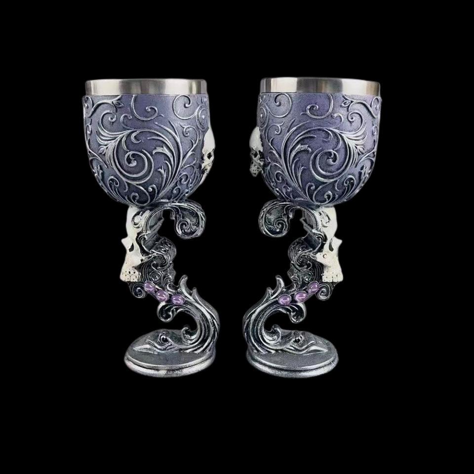 Skull goblet personality retro cocktail red wine glass resin wine glass goth movie peripheral cup