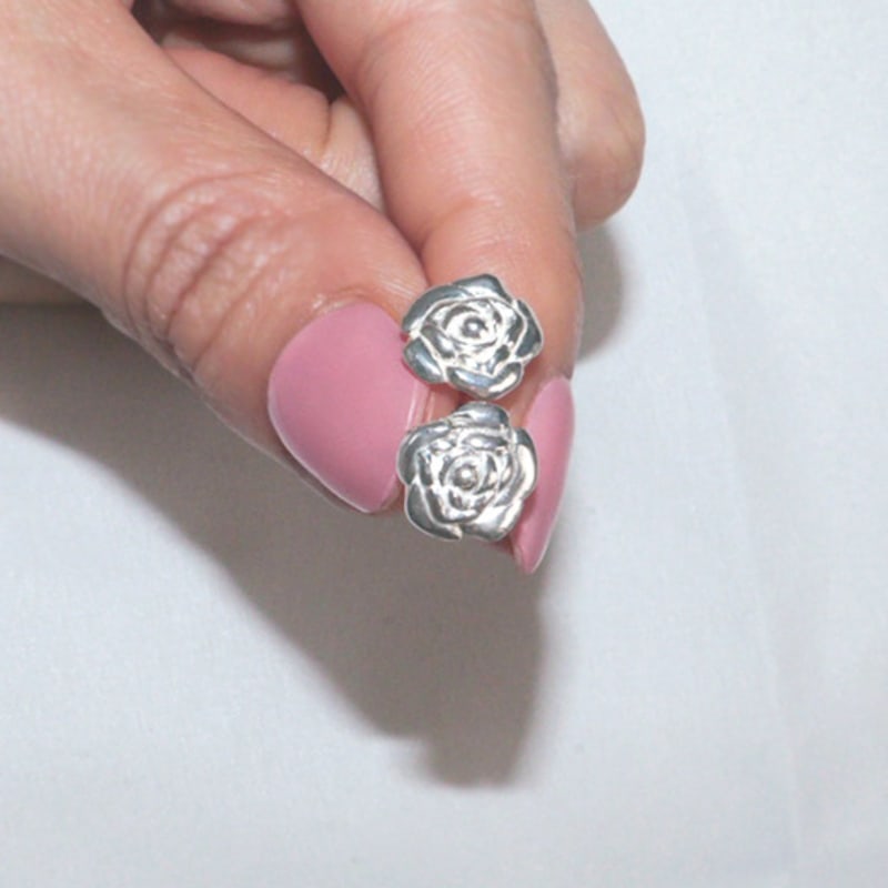 LOASI lovely rose. rose stud earring