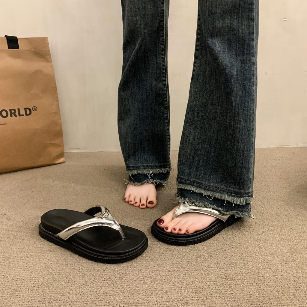 Black beach soft-soled thick-soled flip-flops for women's summer wear 2025 new versatile non-slip fairy wind sandals