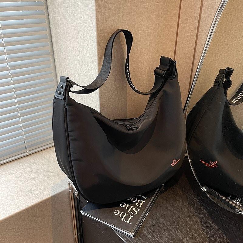 Elegant Unique Crescent Dumpling Crossbody Bag Waterproof Oxford Material For Daily Wear StyleH