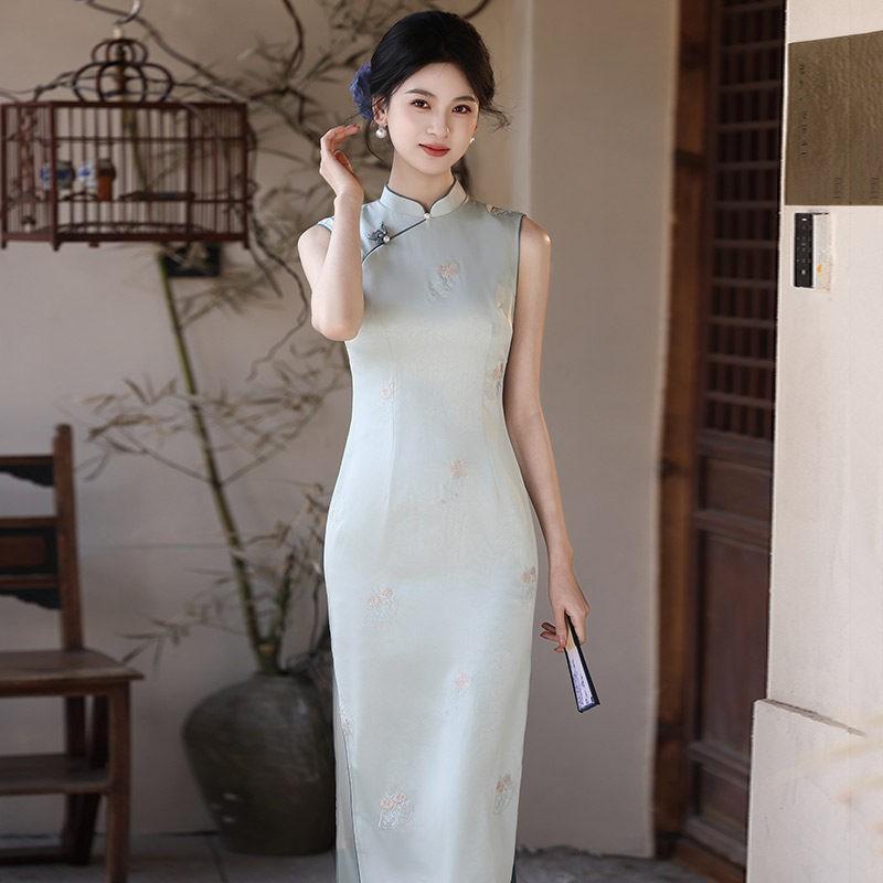 Elegant Sleeveless Chinese-Inspired Long Cheongsam Dress With Embroidery Vintage Style Women 2026