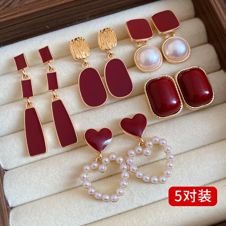 

Silver needle dripping oil love earrings set retro Hong Kong style temperament earrings light luxury high sense earrings design sense niche