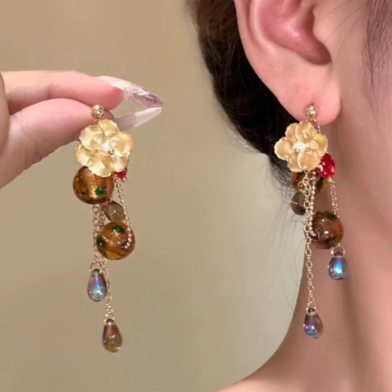 Vintage Maillard Coffee Silver Needle Earrings Fashion Versatile Niche Hong Kong Style Earrings Light Luxury Premium Autumn and Winter Earrings