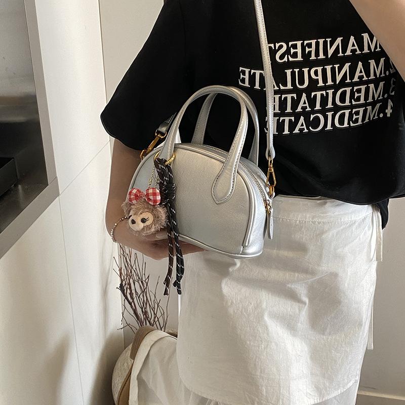 Mode handburen kuddeväska dam 2025 ny avslappnad mjuk läder axel skalväska trendig budväska