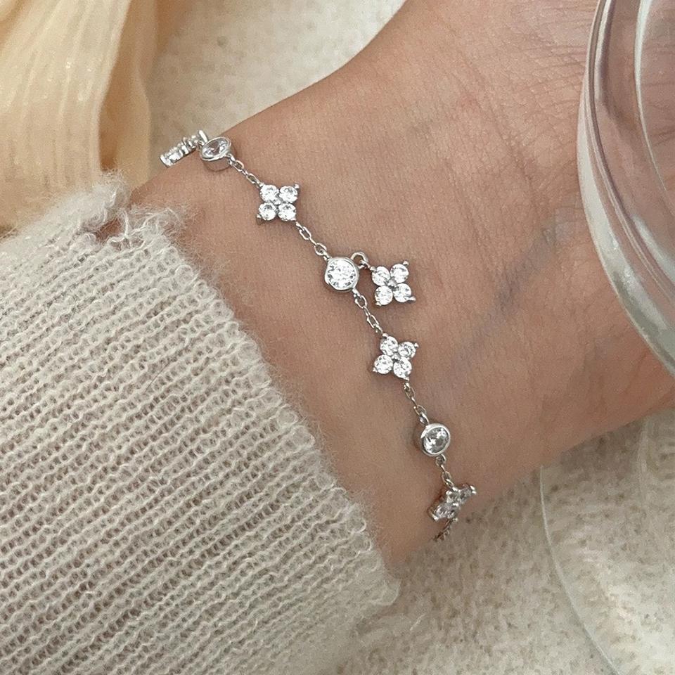 ZAKOL Shiny Zircon Inlaid Four-leaf Flowers Chain Bracelet for Women Niche Simple Desgin Stacked Bracelets Party Accessories