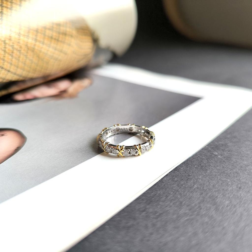 Серебряное кольцо с фианитами, вес изделия 2,65 гр (2160168)