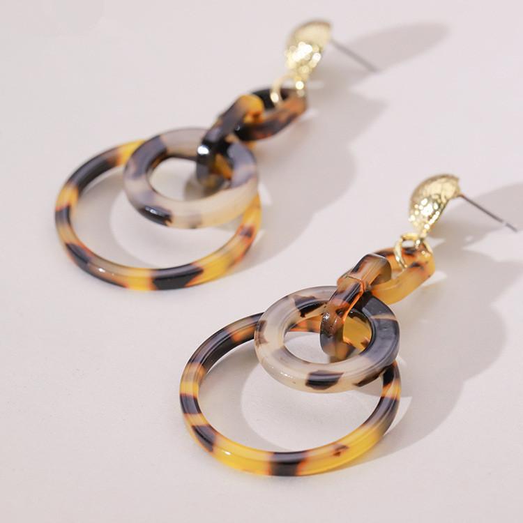 New Korean Fashion Leopard Print Resin Earrings Design with Minimalist Geometric Circles Female Earrings Pendant Earrings