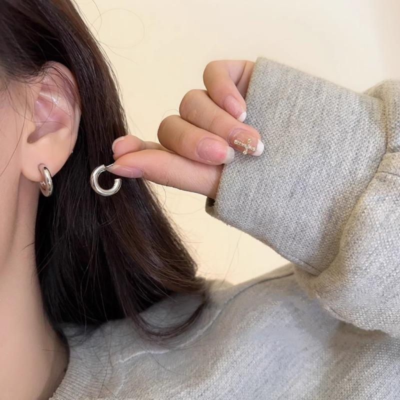 Gold Ring Earrings Women's Ear Buckles Light Luxury High-end Earrings Autumn and Winter Ring Earrings