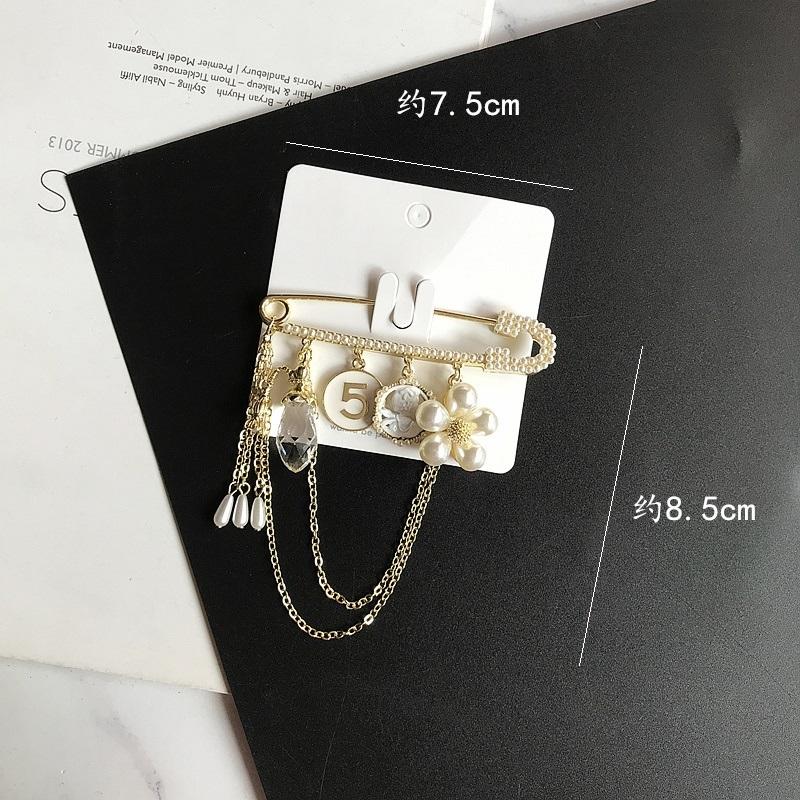 

Vintage Baroque Luxury Camellia Tassel Chain Brooch famous Rose Flower Pearls Crytal Brooches for Women Jewelry Gifts