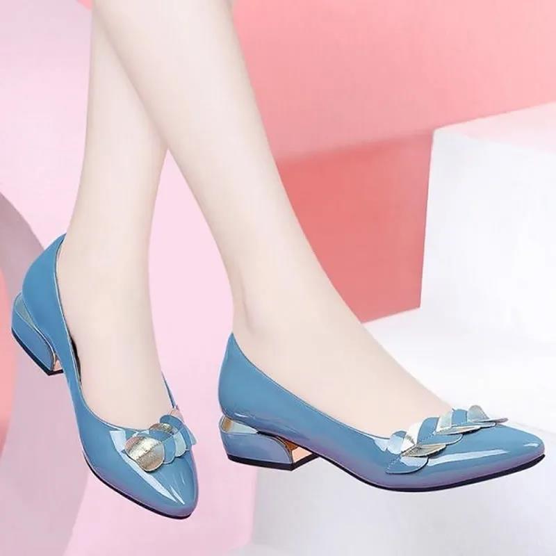 2024 Wholesale Summer Fashion Pointed Breathable Casual Shallow Mouth Flat Bottom Comfortable Work Shoes for Women
