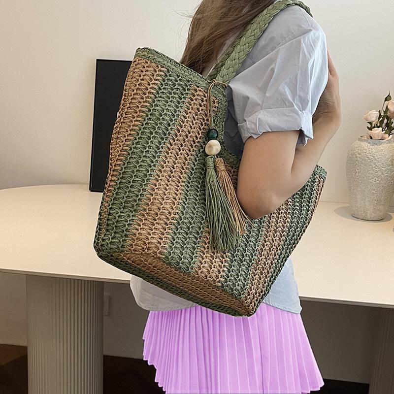 

2024 Women s Handmade Woven Straw Tote Bag - Large Capacity Shoulder Bag for Beach Vacations