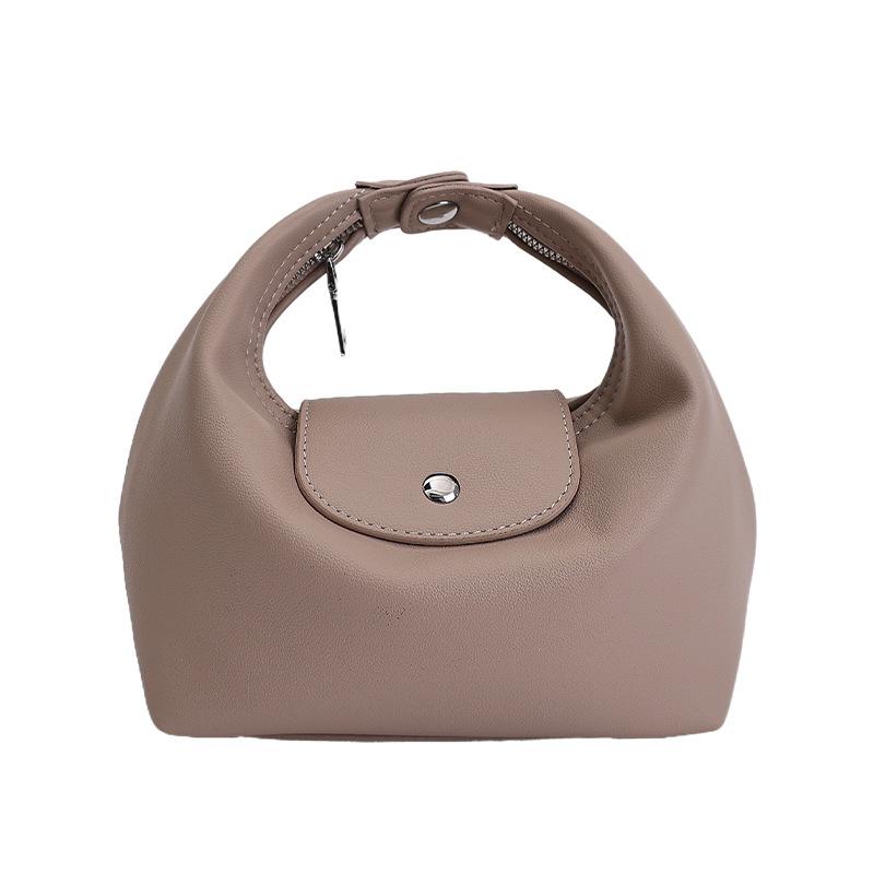 Minimalistische Weiche PU-Schultertasche für Damen Gebogene Silhouette Klappenverschluss