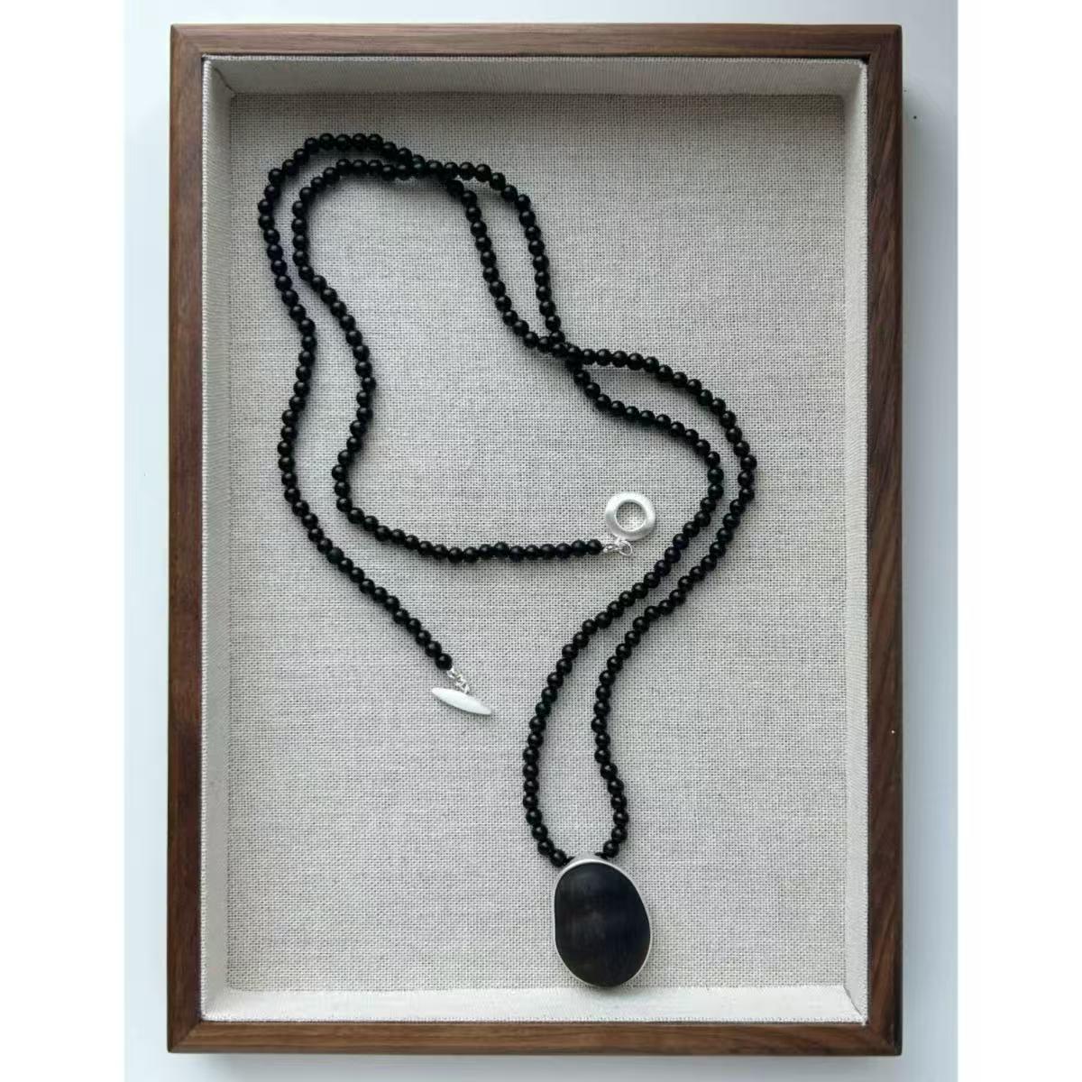 

Ebony Oval Necklace: Retro Simple Pendant with Light Luxury and Exquisite High-end Feel Sweater Chain
