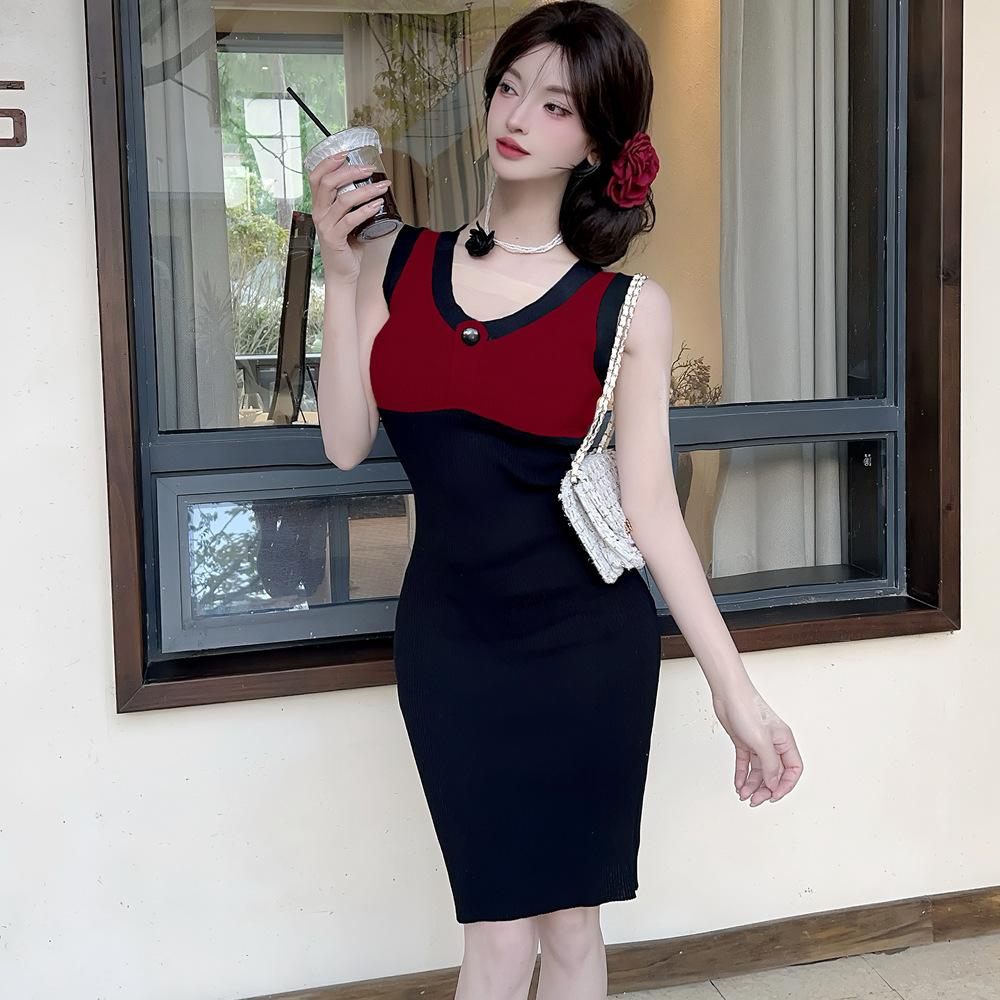 Summer new contrasting color V-neck sleeveless knitted vest skirt women's high-end waist and thin hip dress