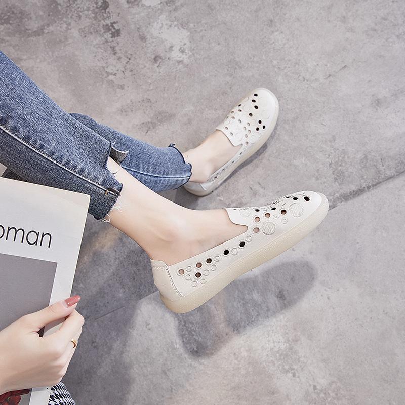 Leder hohle Sandalen Damen Sommer 2025 neue Damenschuhe Rindflechse weiche Sohle lässige flache Sohle vielseitige Damen Einzelschuhe