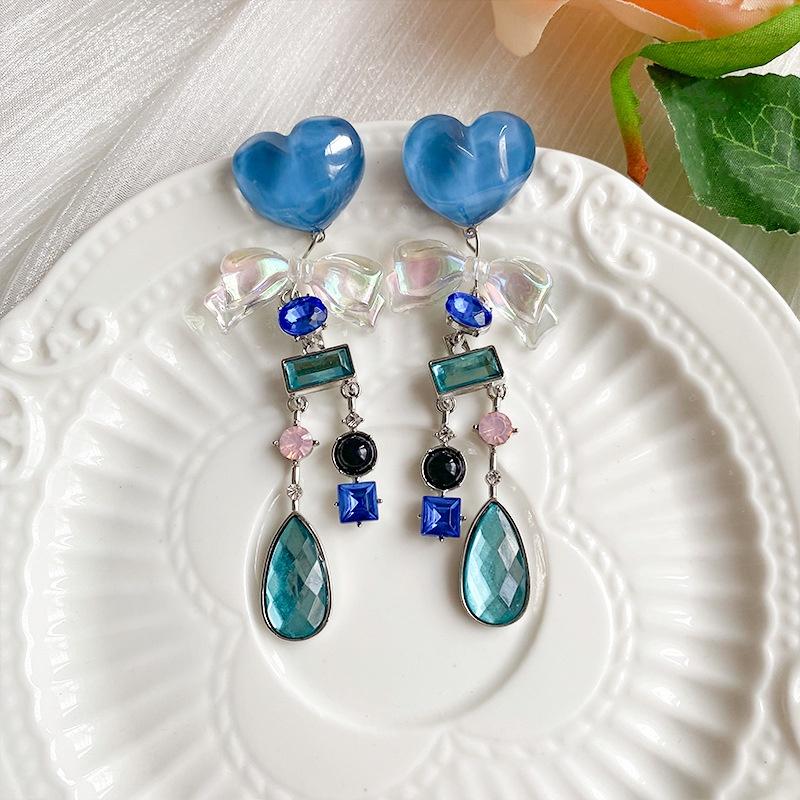 

Unique And Sophisticated Crystal Butterfly Bow Earrings Plated With Needle Silver