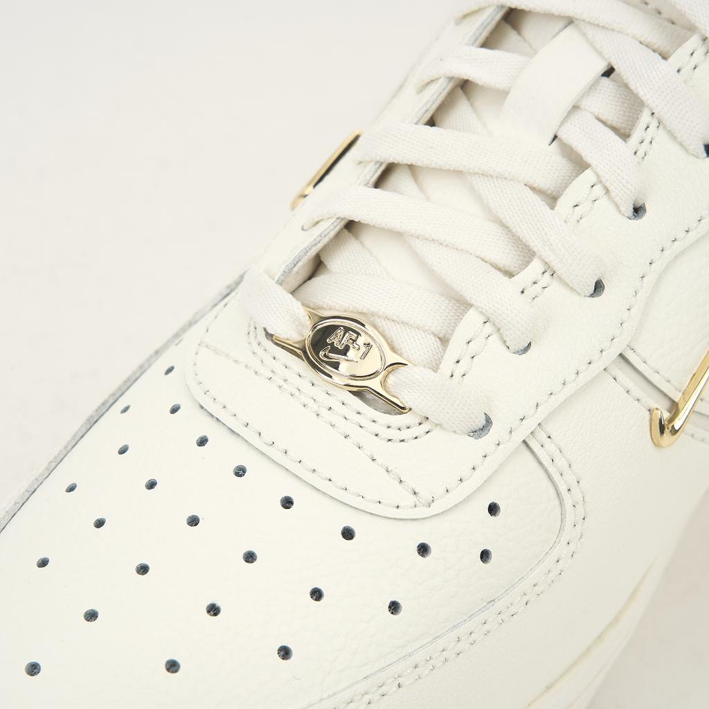 Nike Air Force 1 07 LX Mini Swoosh - מתכתי זהב נשים סניקרס לבן מפרש FV3654-111