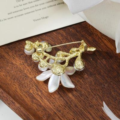 Broches y joyería para el cuerpo