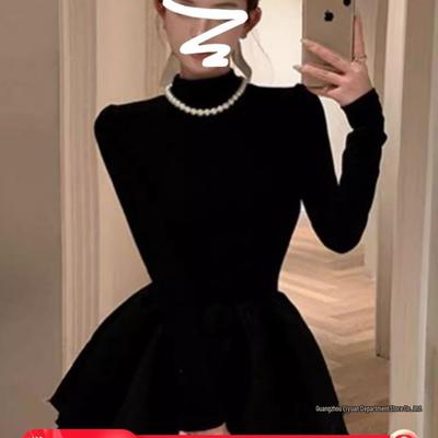 Schwarzes Hepburn-inspiriertes A-Linien-Kleid mit langen Ärmeln und voluminösem Rock für Damen