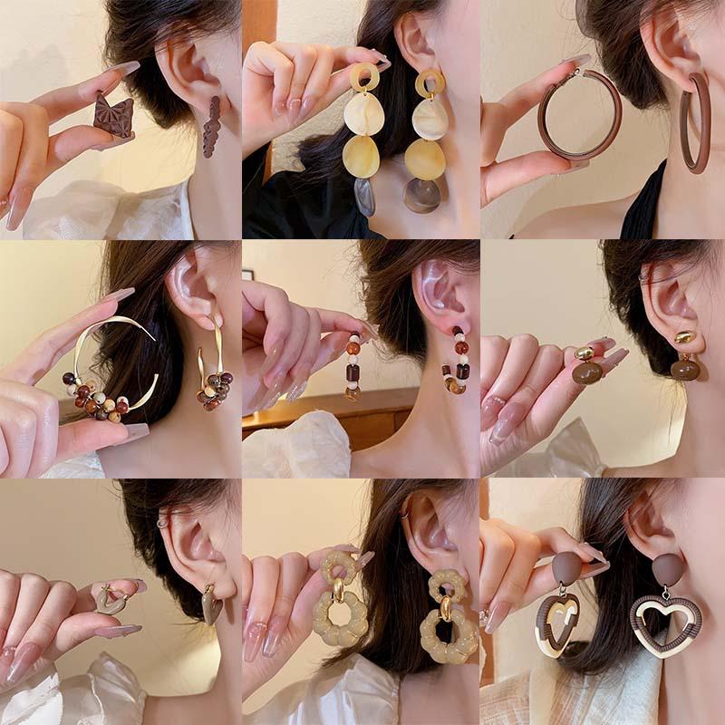 Maillard coffee color oval earrings niche simple versatile stud earrings fashion temperament high sense earrings women