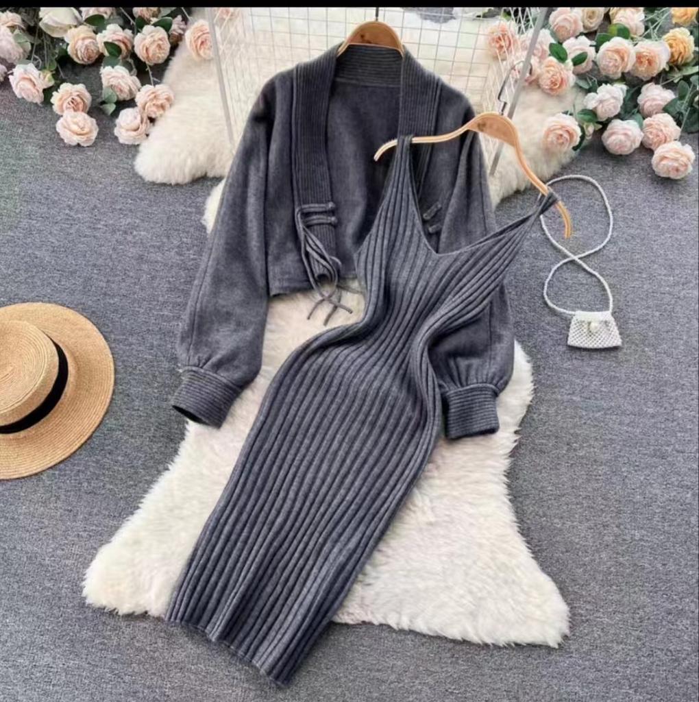 Ensfarvet V-hals Strikket Dress Dame 2025 Høst og Vinter Mild Langermet Cardigan Topp Allsidig Løs Genser Medium og Lang Skjørt
