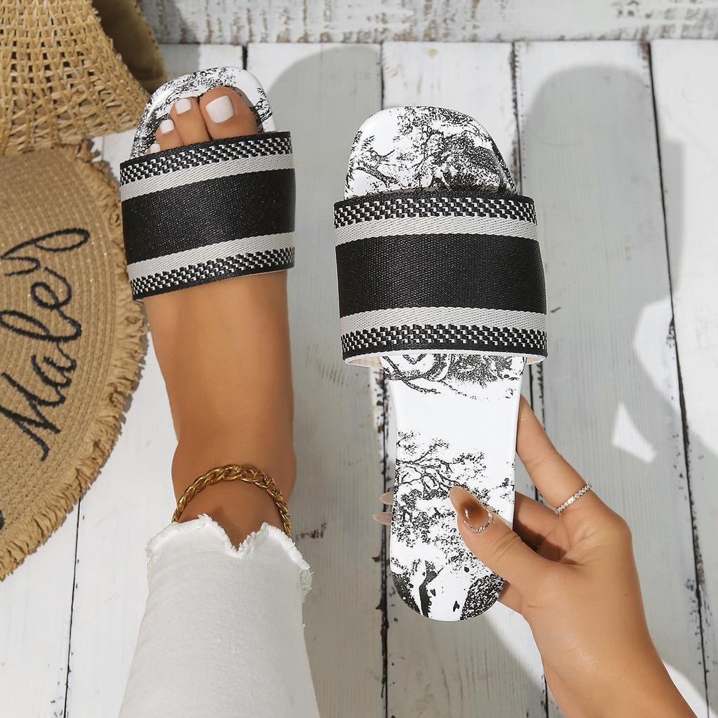 Flat-bottomed Slippers Women's Summer Popular New Fashion Outer Wear Beach Shoes One-word Cool Slippers Women