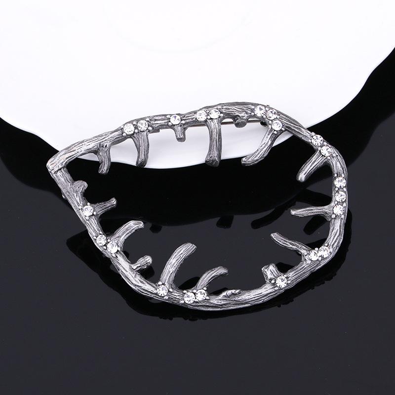 Alloy Retro Brooch Premium Sense Light Luxury Camellia Brooch Metal Brooch Pin Jewelry Accessories