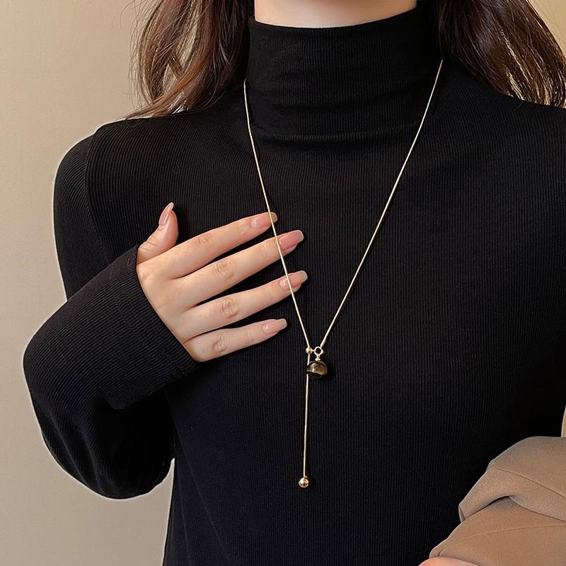 Gold Circle Drop Long Pendant Necklace for Women Elegant Light Luxury Delicate Sweater Chain Accessory