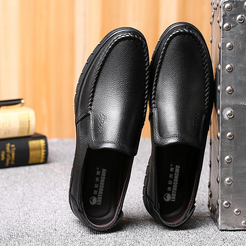 Hot Sale Leather Casual Shoes Men All-match Outdoor Soft Driving Shoes Lightweight Skate Shoes Men Moccasins Flats Mens Sneakers