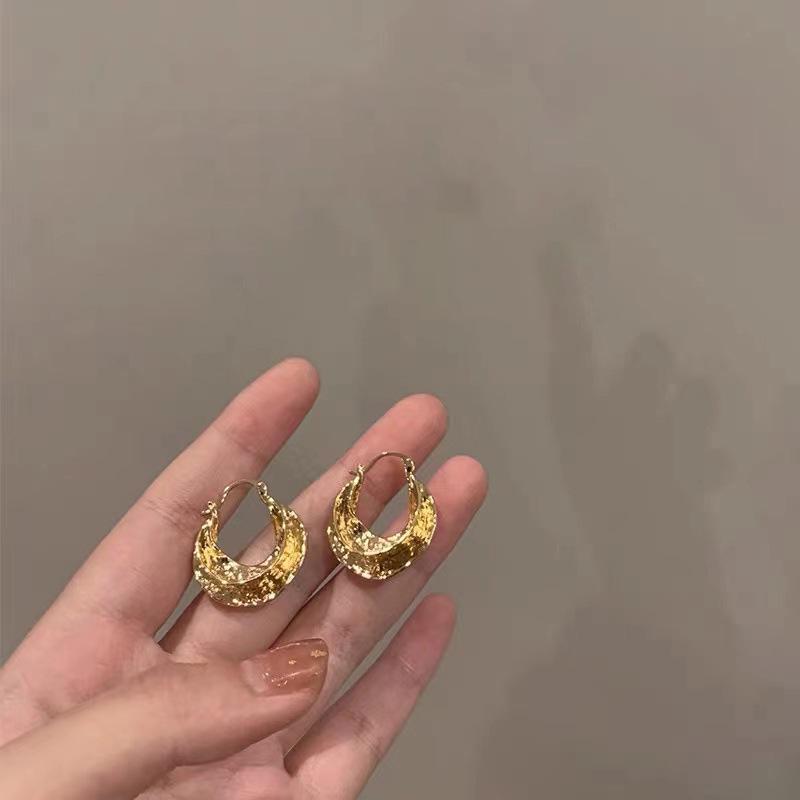 

French Retro Metal Pleated Hoop Earrings - Minimalist Cold Style Design.