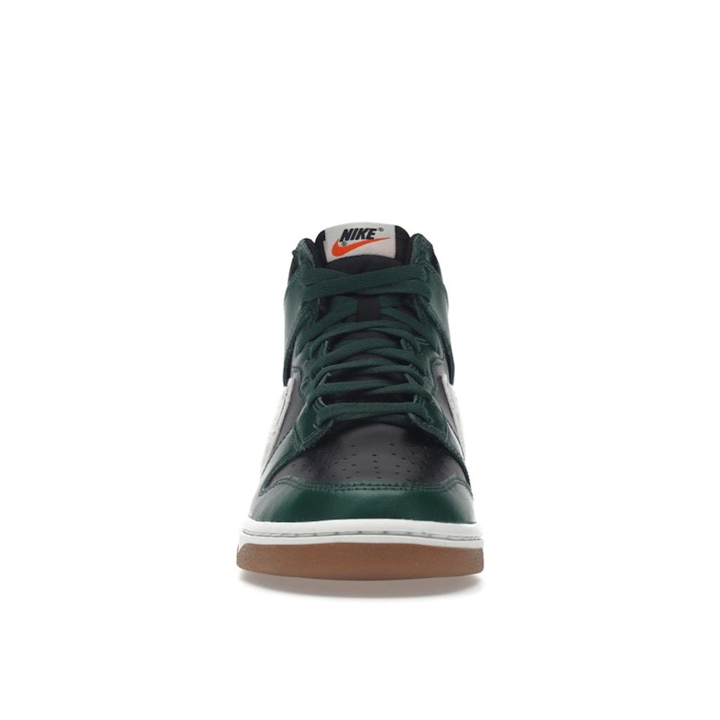 Nike Dunk High Chenille Swoosh - Gorge Green Men Sneakers Black Summit-White Gum-Medium-Brown DR8805-001