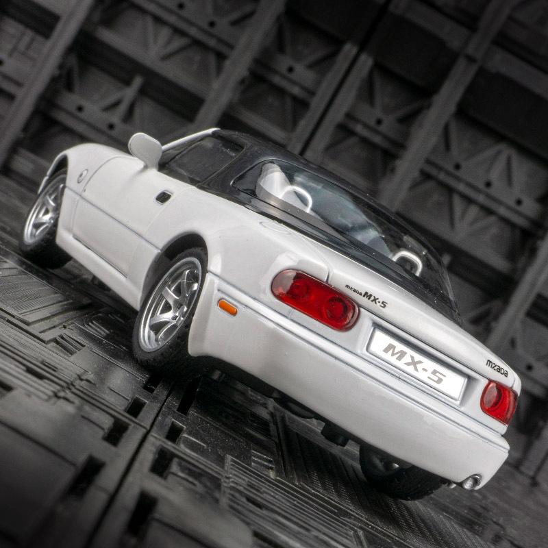 

Моделирование MX-5 сплава спортивная модель автомобиля украшения акустооптический откат металлический игрушечный автомобиль дети белый