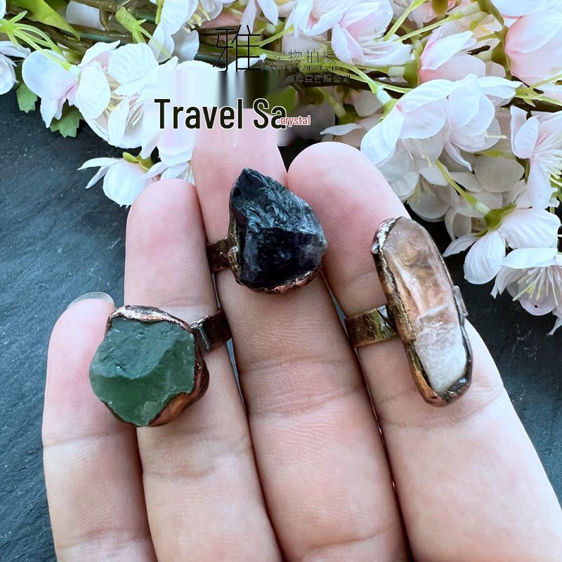 Anillo Statement Vintage Europeo y Americano: Cristal Blanco y Amatista Diseño Abierto