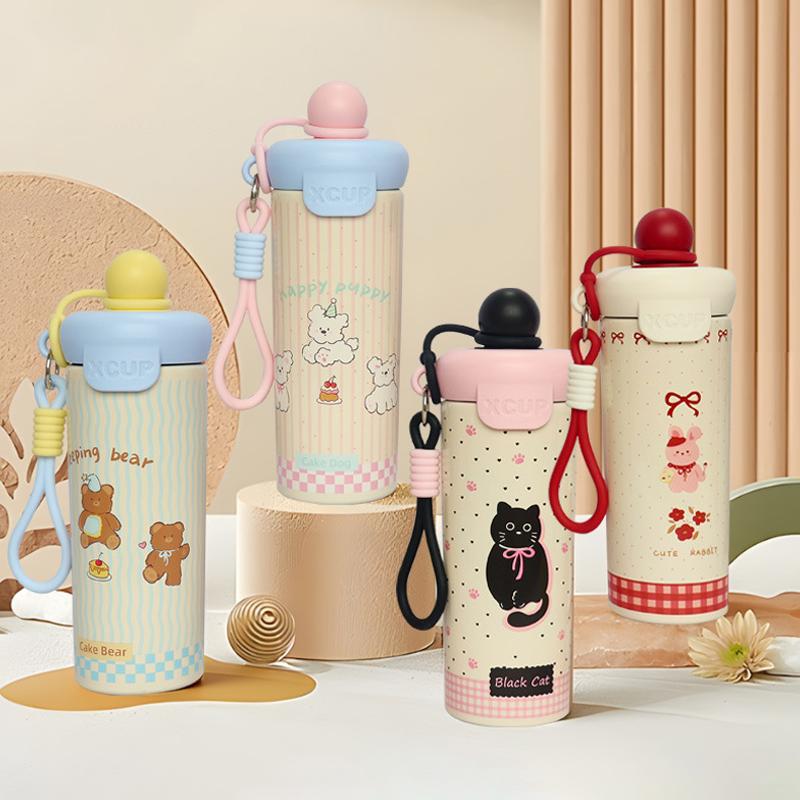 Taza de vacío portátil de dibujos animados de alta capacidad con cuerda de elevación Botella de taza de acero inoxidable 316 Botella de agua aislada Para niños y niñas