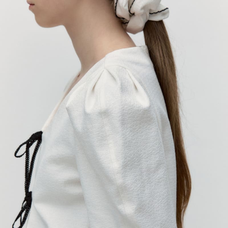 SOFT SEOUL JACQUARD PUFF SCRUNCH [WHITE]